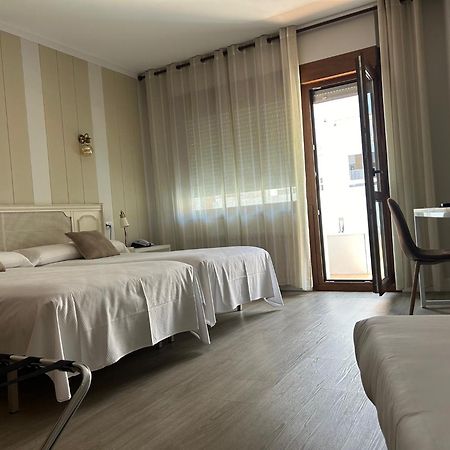 Hotel Marques De Santillana Torrelavega Bagian luar foto