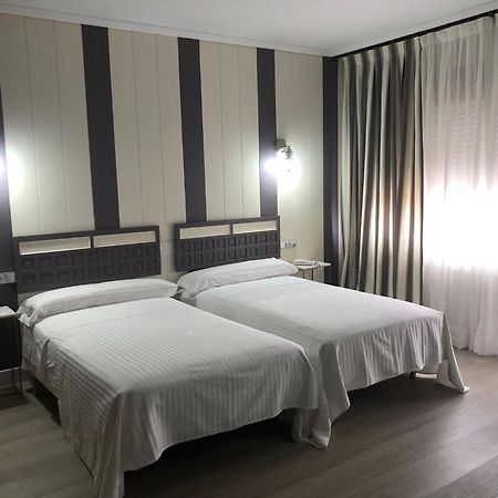 Hotel Marques De Santillana Torrelavega Bagian luar foto