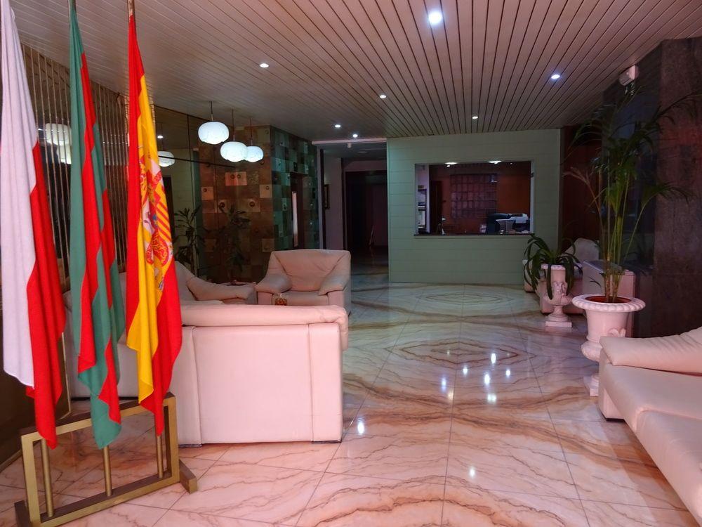 Hotel Marques De Santillana Torrelavega Bagian luar foto
