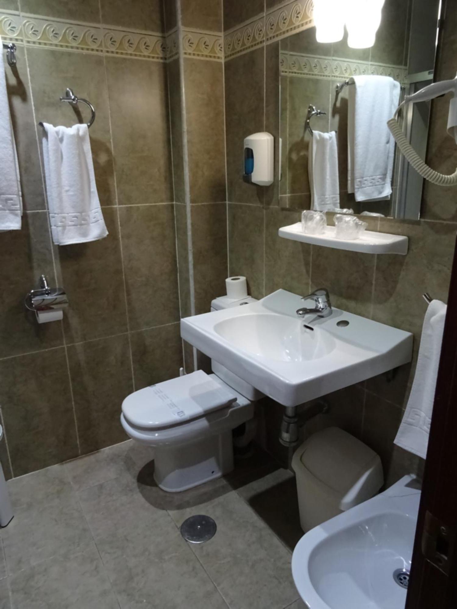 Hotel Marques De Santillana Torrelavega Bagian luar foto