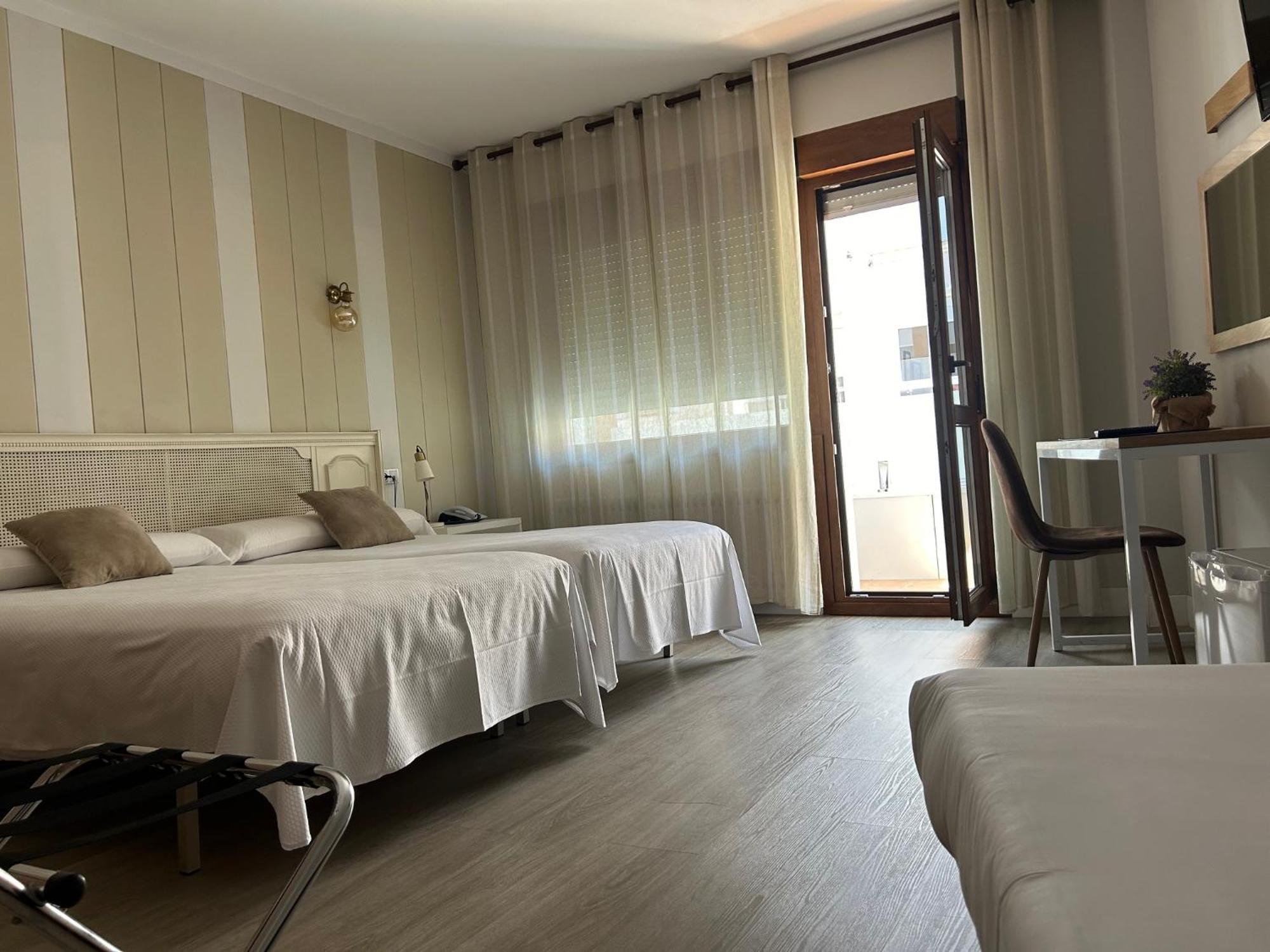 Hotel Marques De Santillana Torrelavega Bagian luar foto