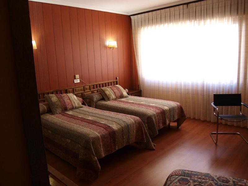 Hotel Marques De Santillana Torrelavega Bagian luar foto