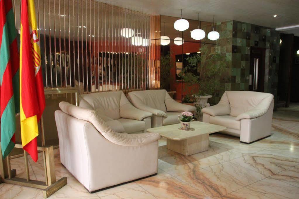 Hotel Marques De Santillana Torrelavega Bagian luar foto