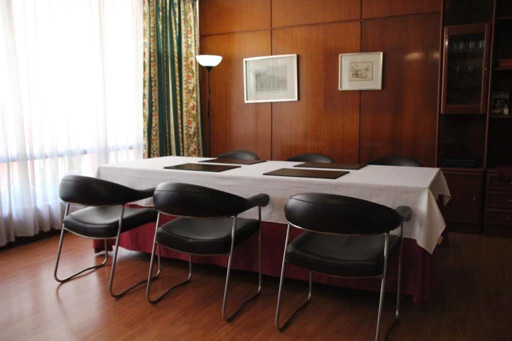 Hotel Marques De Santillana Torrelavega Bagian luar foto