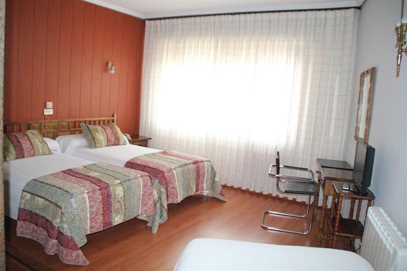 Hotel Marques De Santillana Torrelavega Bagian luar foto