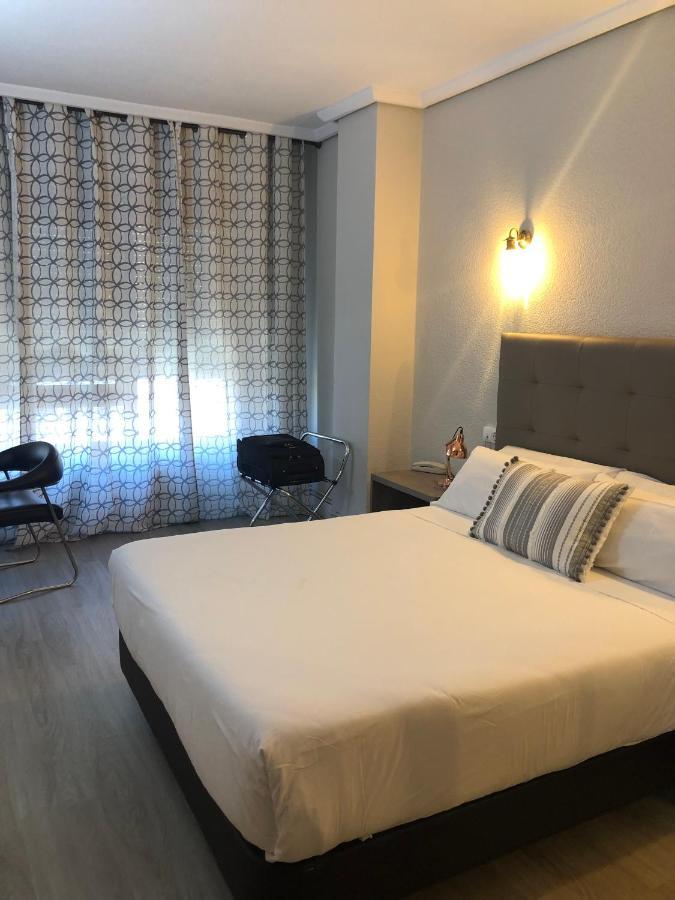 Hotel Marques De Santillana Torrelavega Bagian luar foto